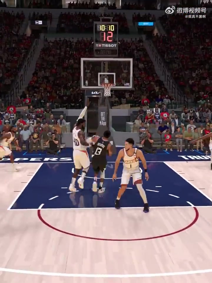 在絲滑這方面真的很權(quán)威球迷在2K中熟練操作保羅-喬治