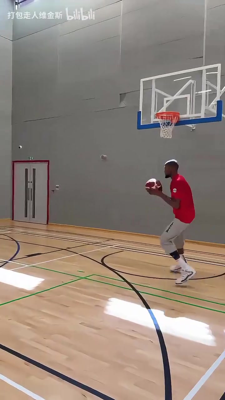 偶像與迷弟美國男籃時(shí)期KD和華子的投射訓(xùn)練甚至速率差不多