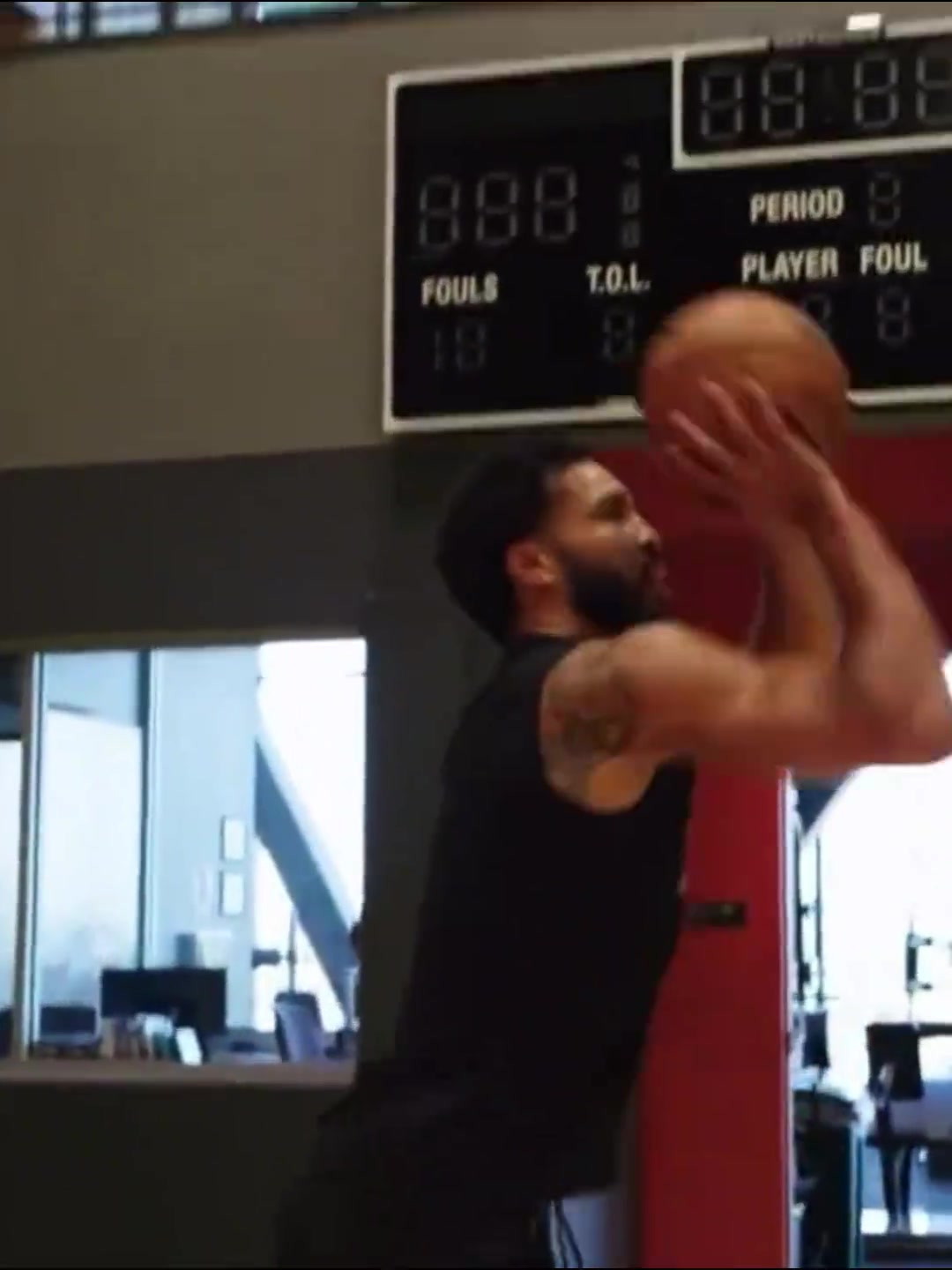 簡(jiǎn)直是神速塔?圖姆跟腱重傷僅4個(gè)月就恢復(fù)有球訓(xùn)練 ..