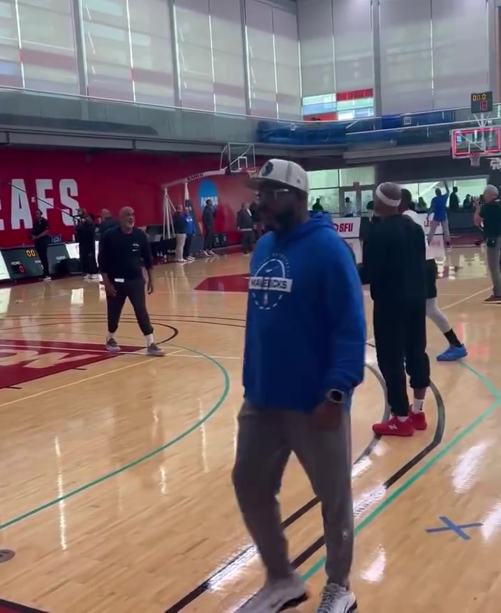 復(fù)出越來越近了歐文已經(jīng)可以進(jìn)行簡單的有球訓(xùn)練了