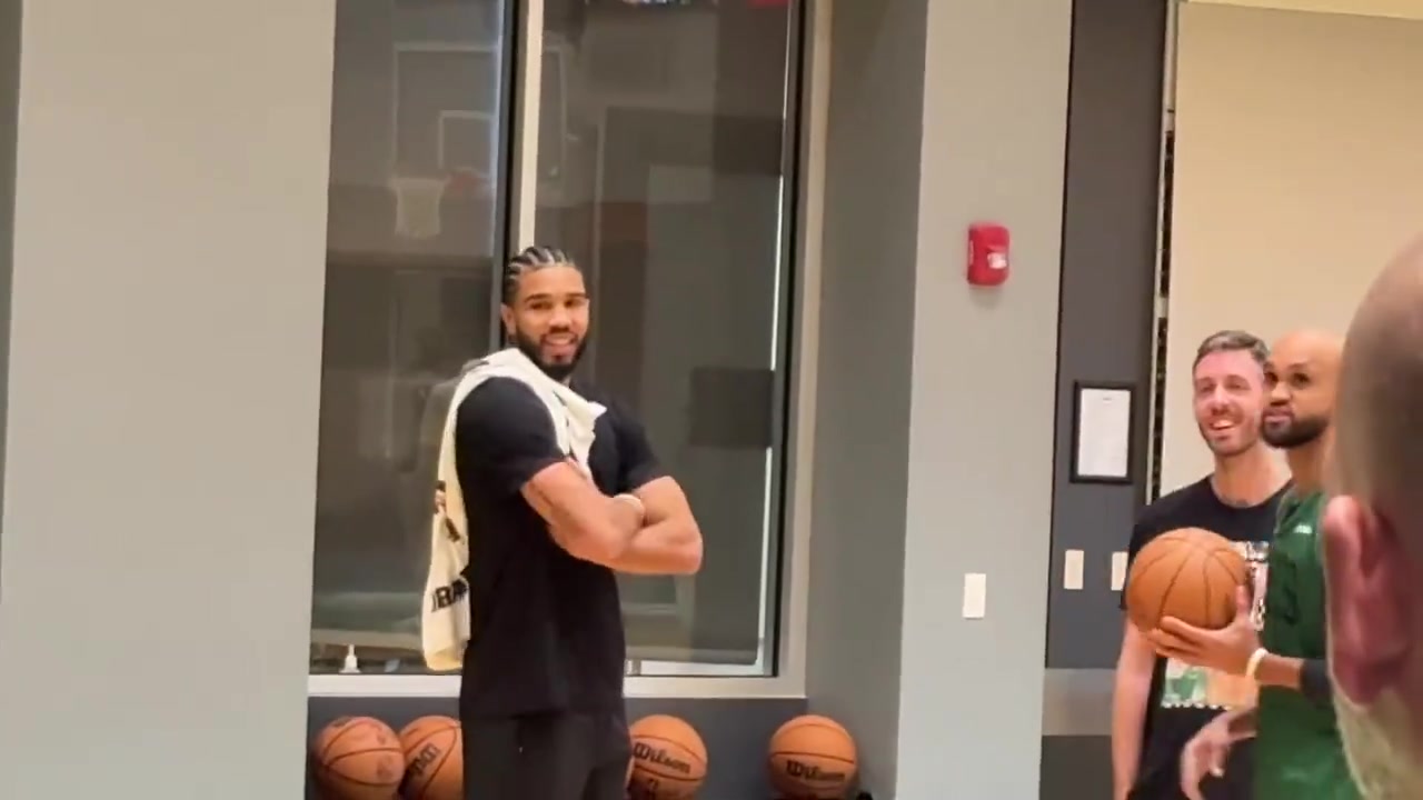 跟腱撕裂的塔圖姆天天跟著隊(duì)友一起訓(xùn)練手很癢啊