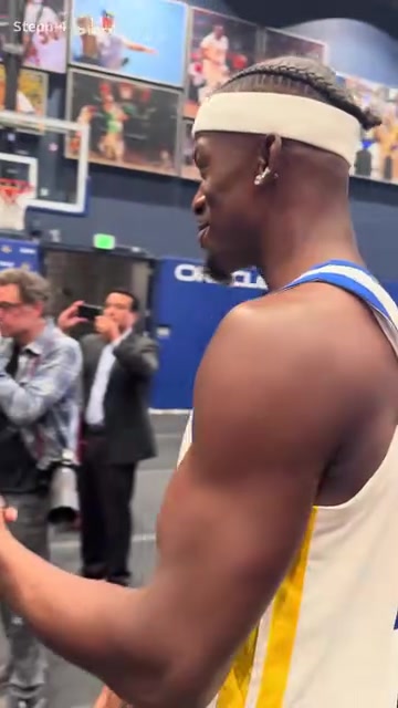 你挺像我洛杉磯一個(gè)朋友巴特勒調(diào)侃庫(kù)里保鏢