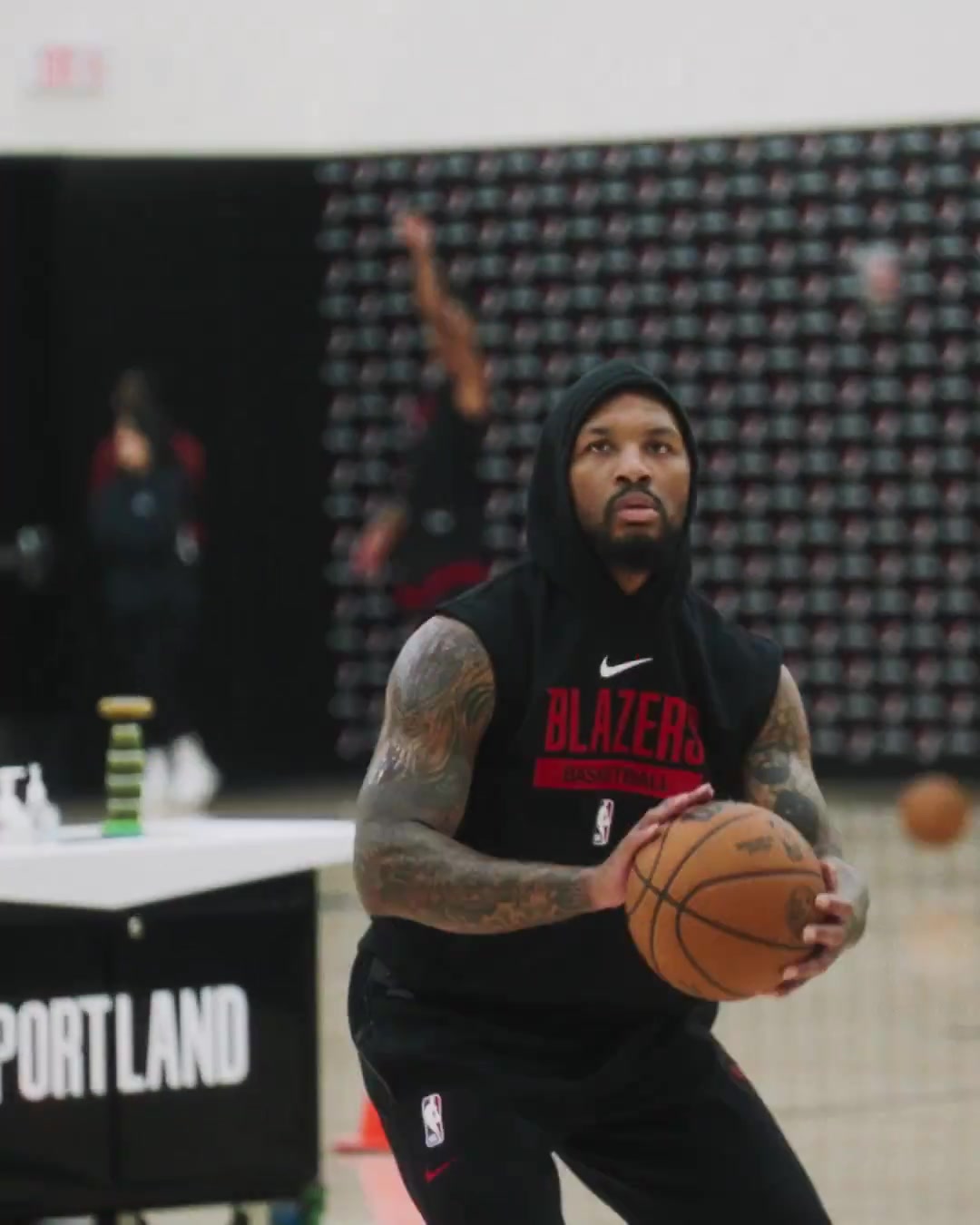 受了傷還是這么準利拉德三分訓(xùn)練彈無虛發(fā)