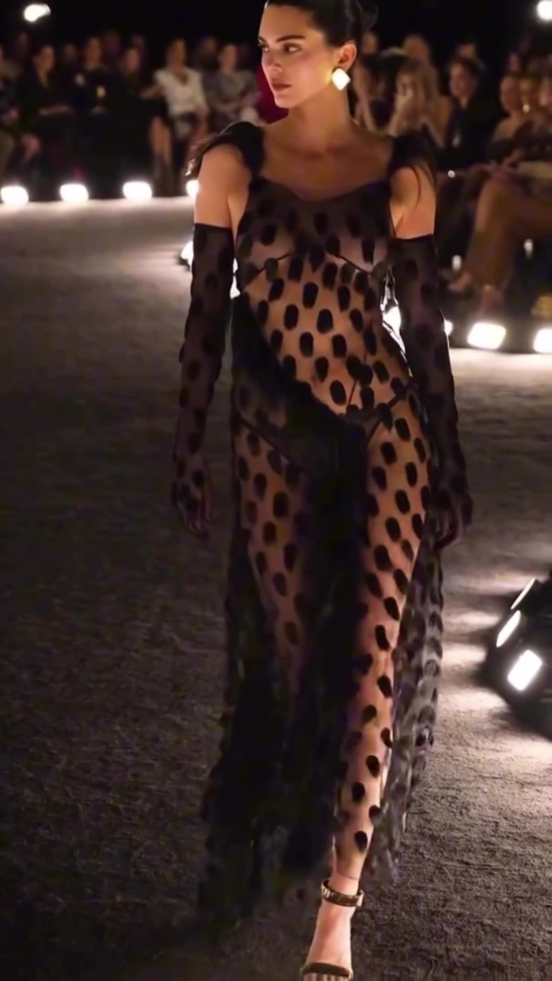 同樣都是頂級超?？隙箆s庫茲馬女友溫妮-哈洛你怎么選