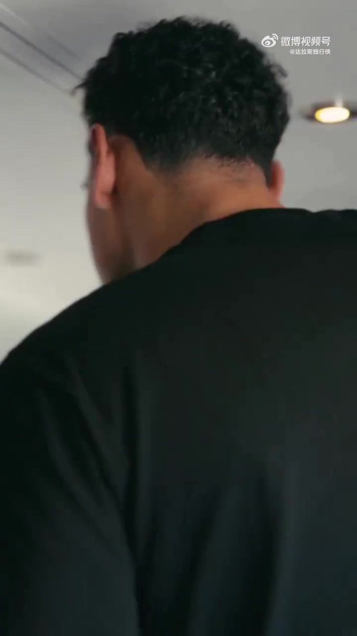 新賽季新氣象啊獨行俠專機新裝潢歐文濃眉克萊都驚了