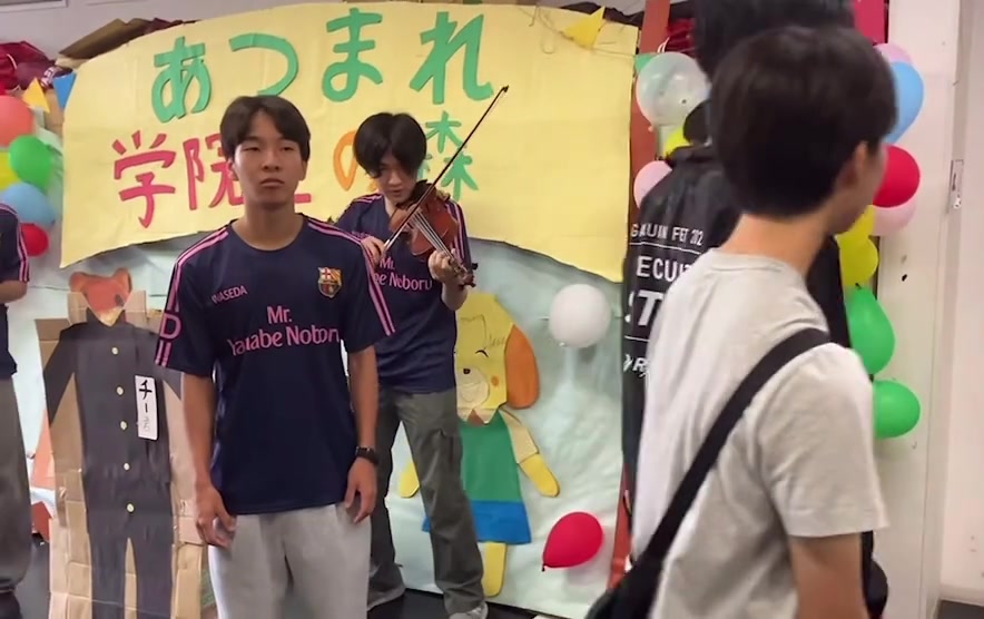 日本的巴薩球迷都這么瘋狂嘛科目三跳的這么有勁