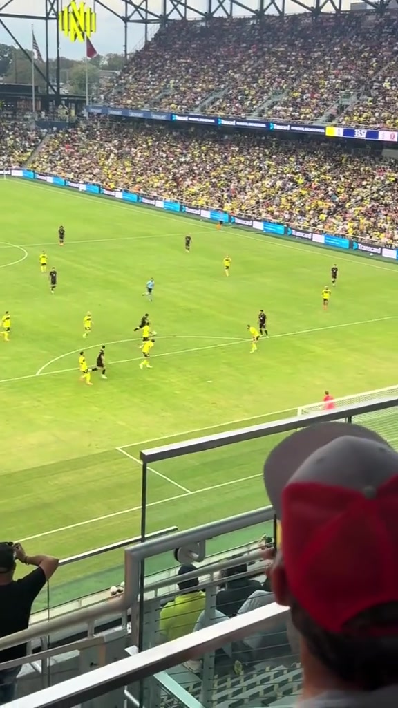 球還沒落地梅西就想好了3個(gè)動(dòng)作就是沒想好怎么慶祝