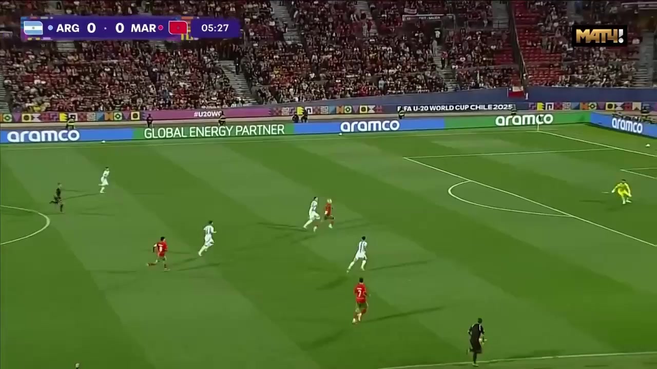 阿根廷門將出擊放倒對(duì)手VAR判罰任意球摩洛哥任意球直接破門