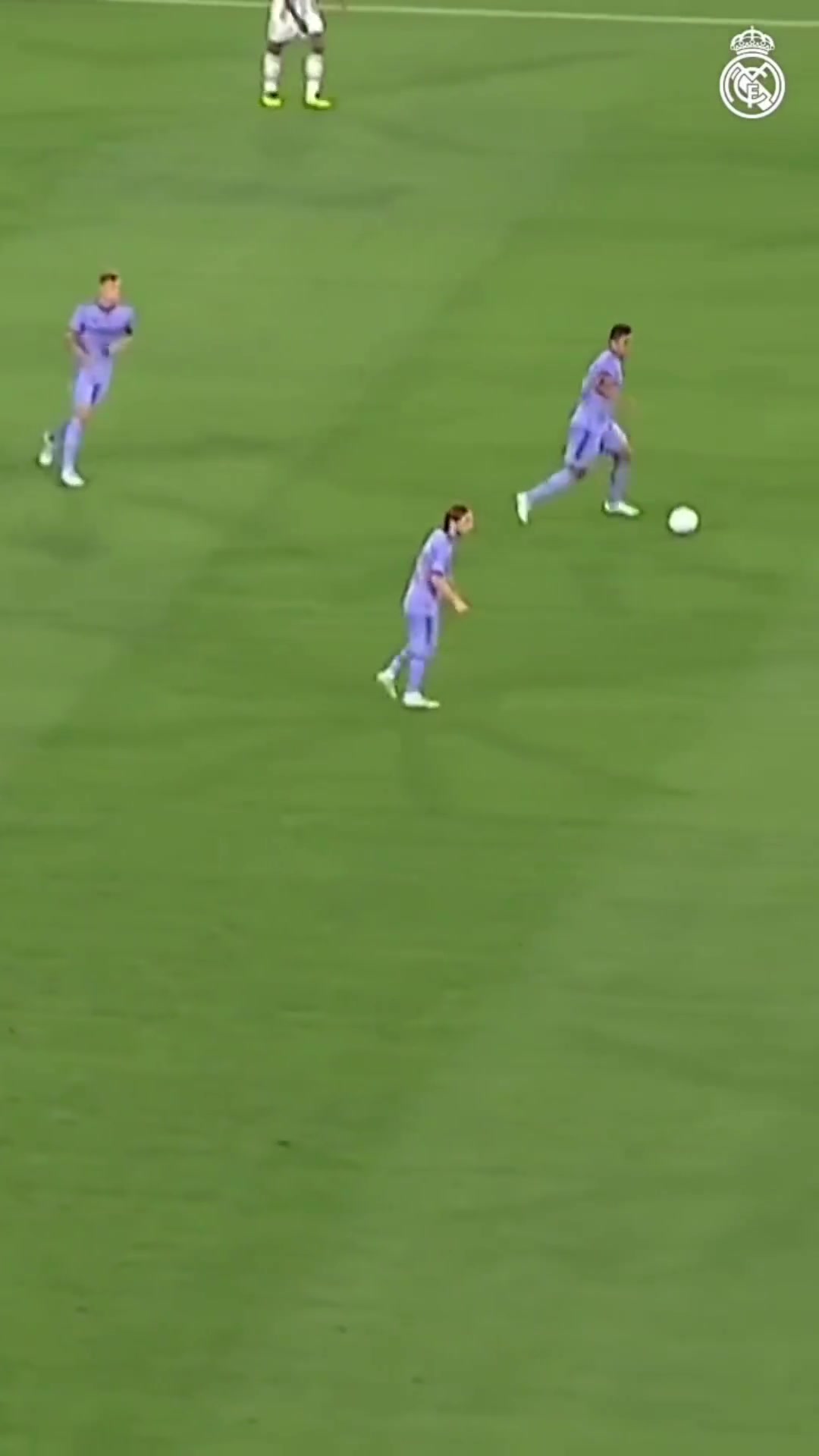 這就是典禮三中場(chǎng)簡(jiǎn)單配合后直接打開(kāi)進(jìn)攻思路