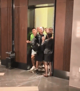 亞冠賽后國(guó)安球迷對(duì)老將王剛高喊：電梯戰(zhàn)神，王剛牛X